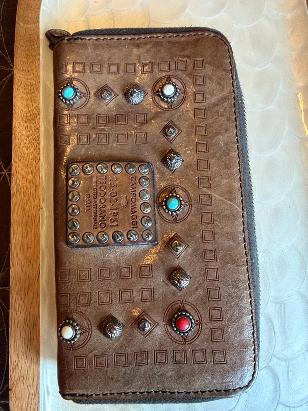 Campomaggi Brown Leather Zip Wallet with Stud and Turquoise/Red Accents - Picture 2 of 5